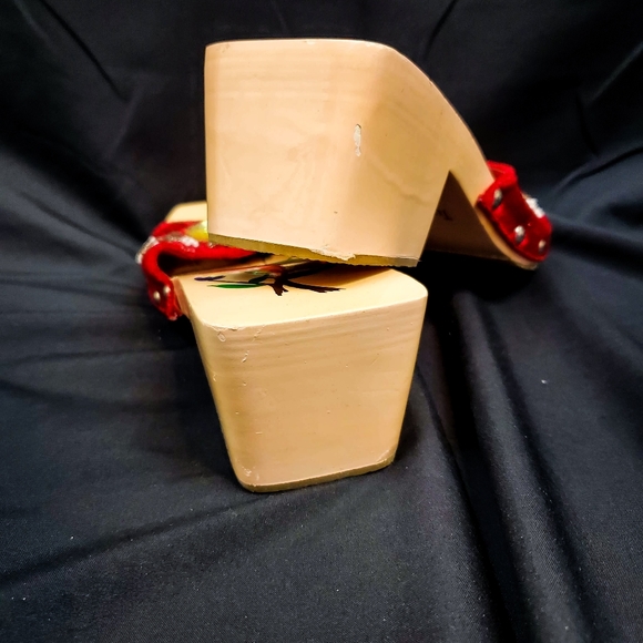 Heels - Picture 3 of 3